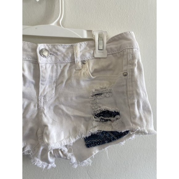 Almost Famous Womens White Shorts Distressed Size 5 READ DESCRIPTION - Picture 2 of 12